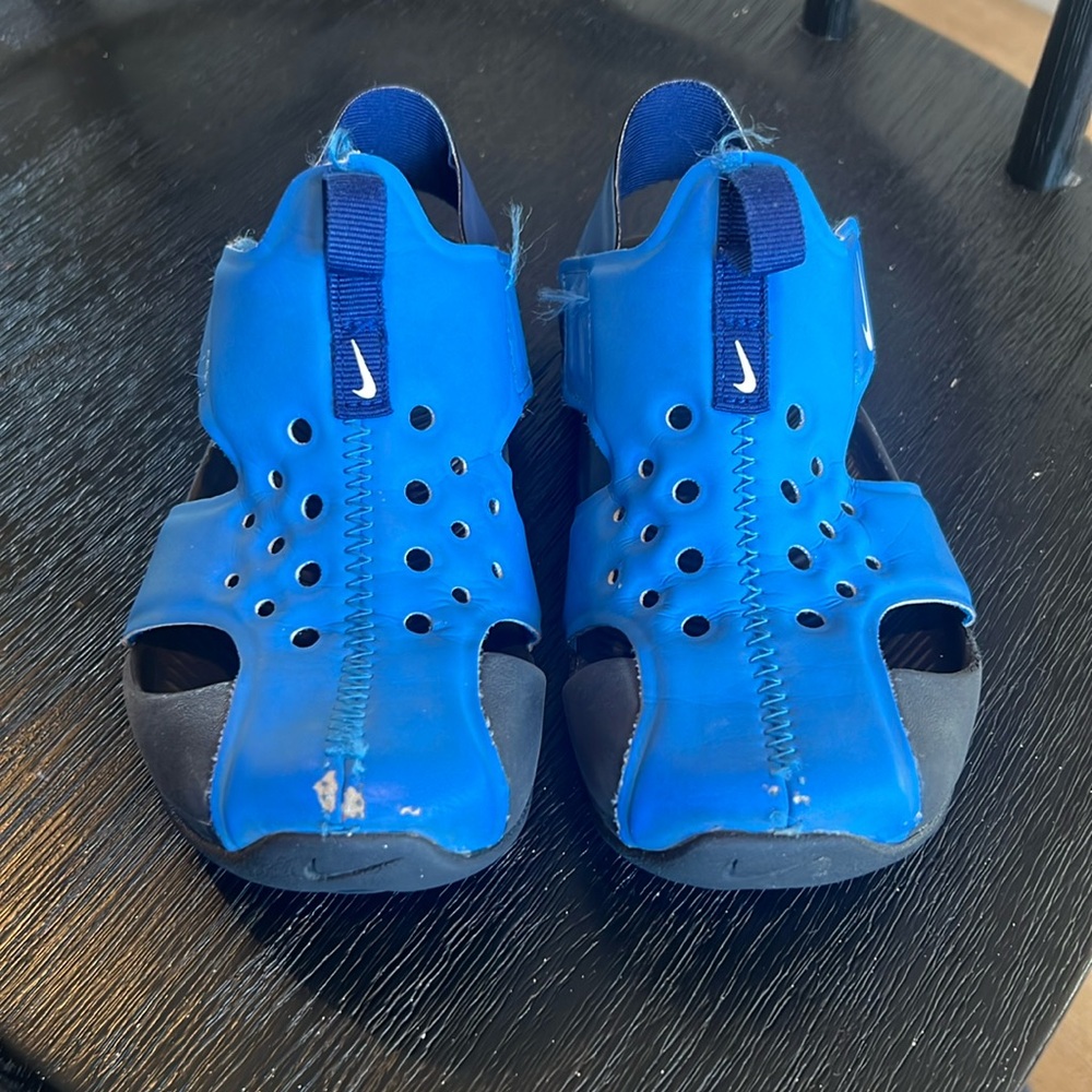 Nike Sunray protect 2 shoes Blue and black water shoes little kid size 11 c